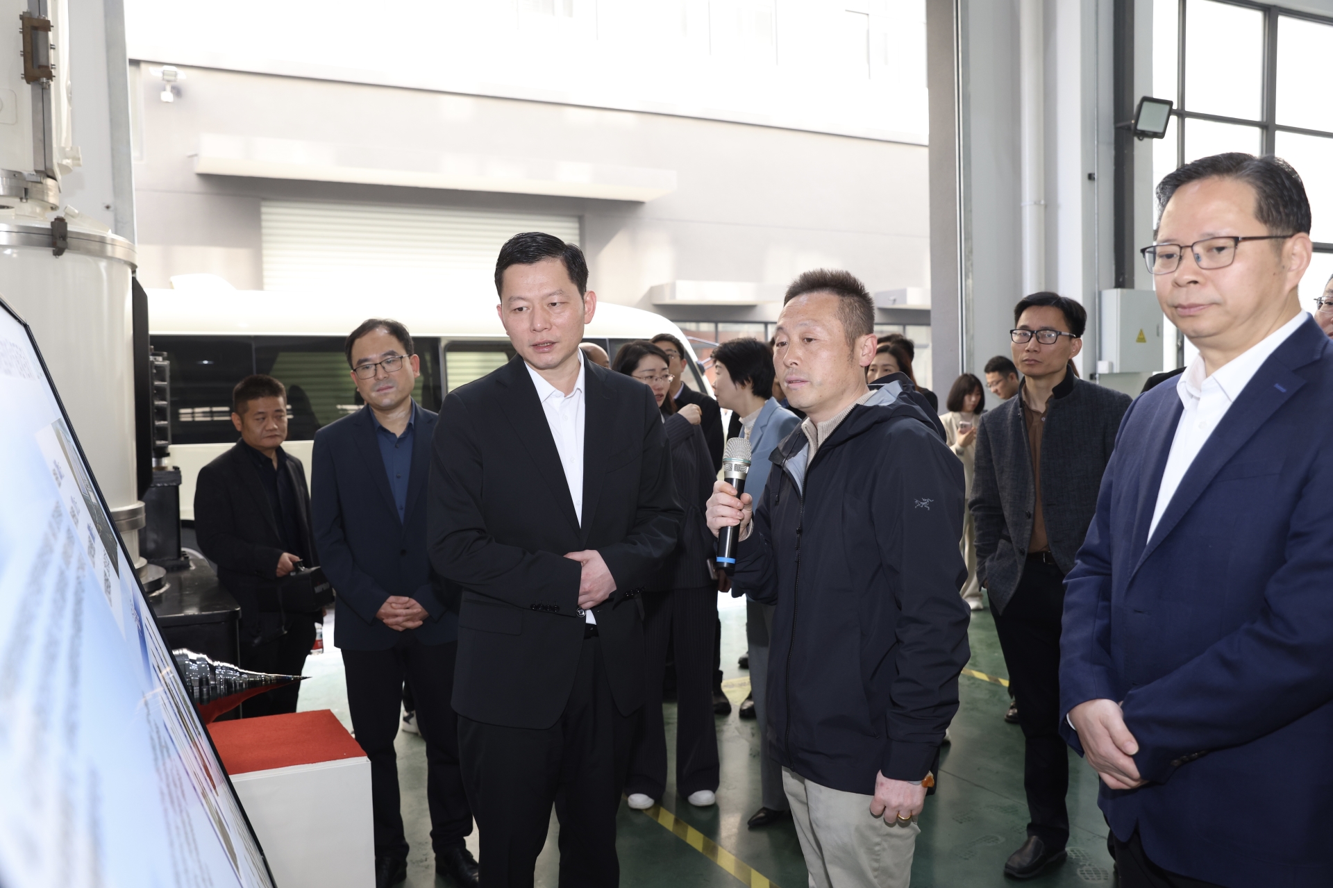 中共德清縣委副書記、縣長王劍峰蒞臨我司考察指導